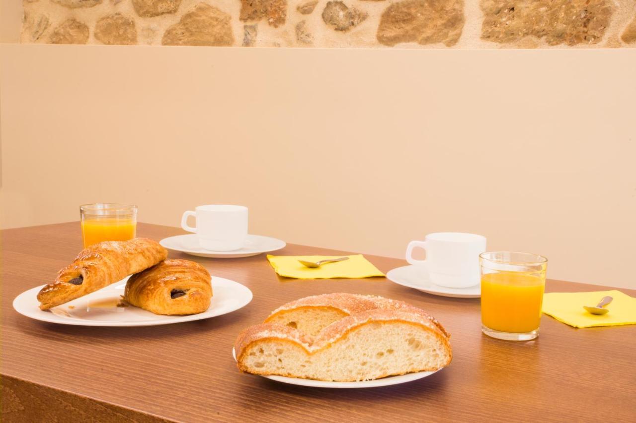 Habitacions Placa Major Santa Pau Εξωτερικό φωτογραφία