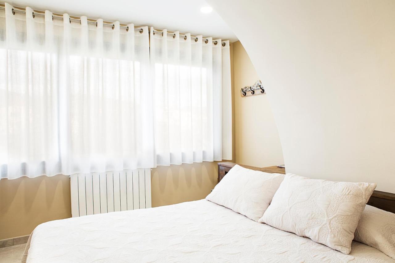 Habitacions Placa Major Santa Pau Εξωτερικό φωτογραφία