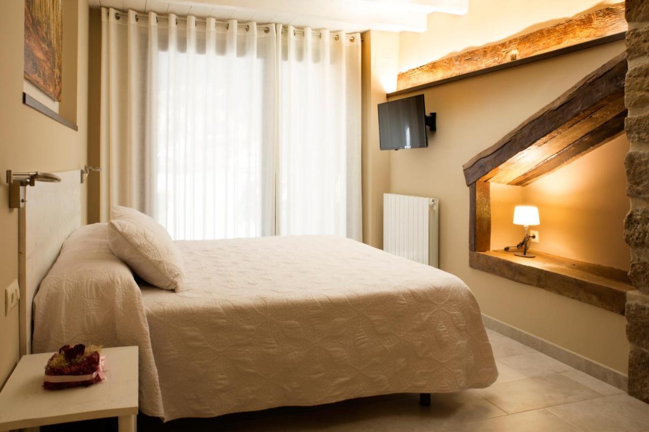 Habitacions Placa Major Santa Pau Εξωτερικό φωτογραφία
